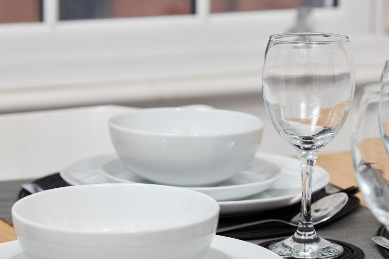 Fantastic Central Stratford Two Bedroom Apartment By Purestay Short Lets & Serviced Accommodation With Parking Eksteriør bilde