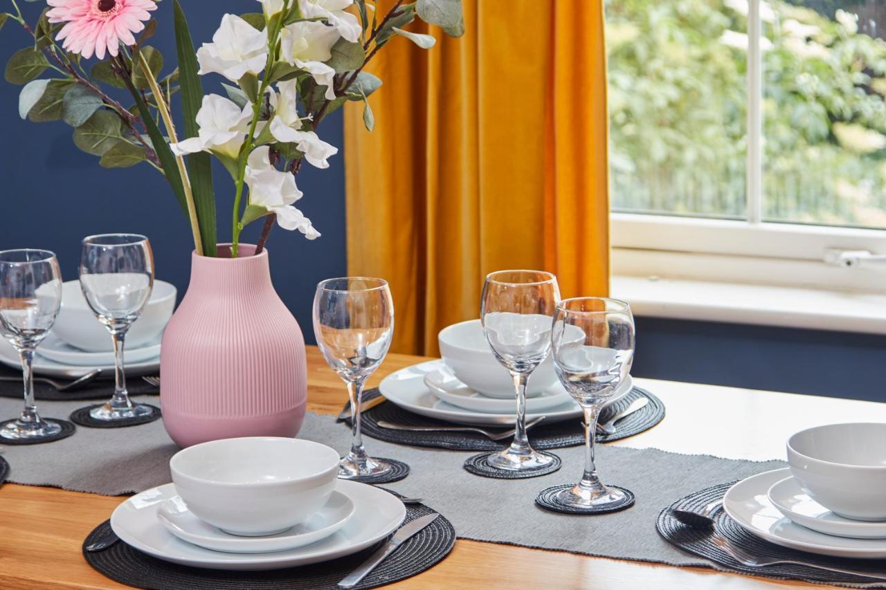 Fantastic Central Stratford Two Bedroom Apartment By Purestay Short Lets & Serviced Accommodation With Parking Eksteriør bilde