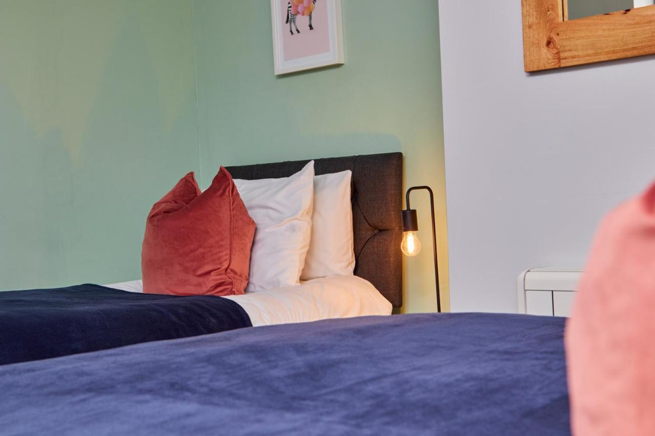 Fantastic Central Stratford Two Bedroom Apartment By Purestay Short Lets & Serviced Accommodation With Parking Eksteriør bilde