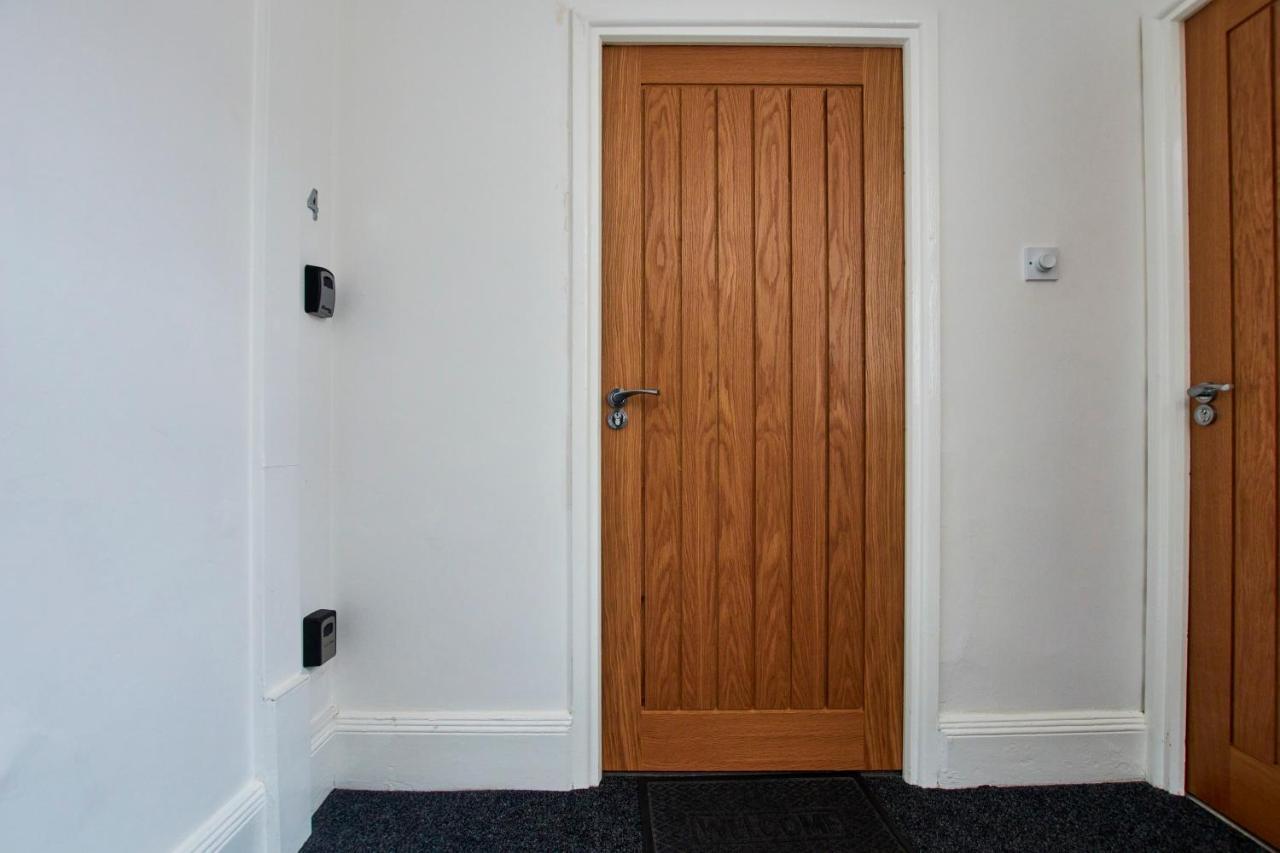 Fantastic Central Stratford Two Bedroom Apartment By Purestay Short Lets & Serviced Accommodation With Parking Eksteriør bilde